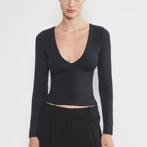 Aritzia Babaton Contour Top